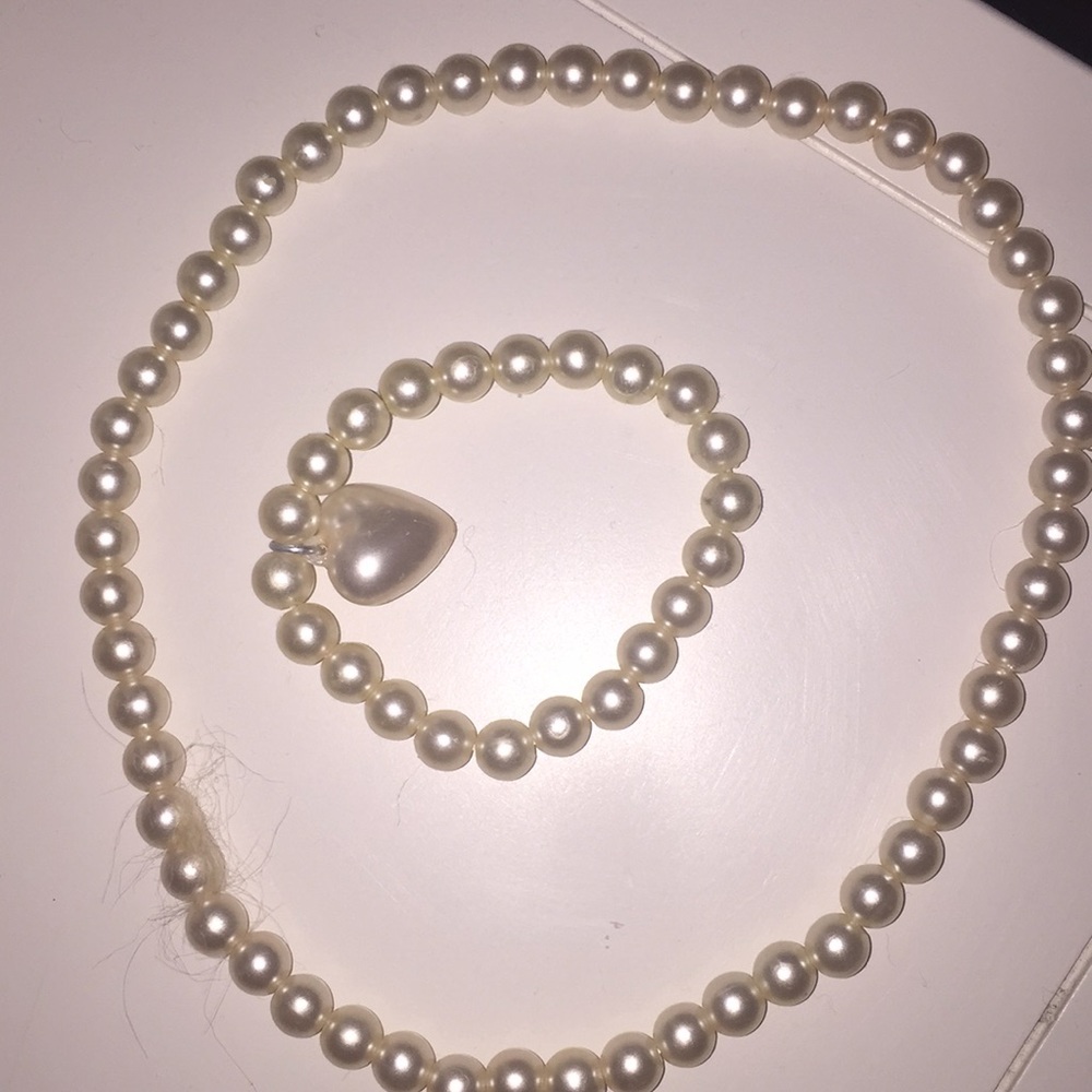 Pearl necklace and bracelet